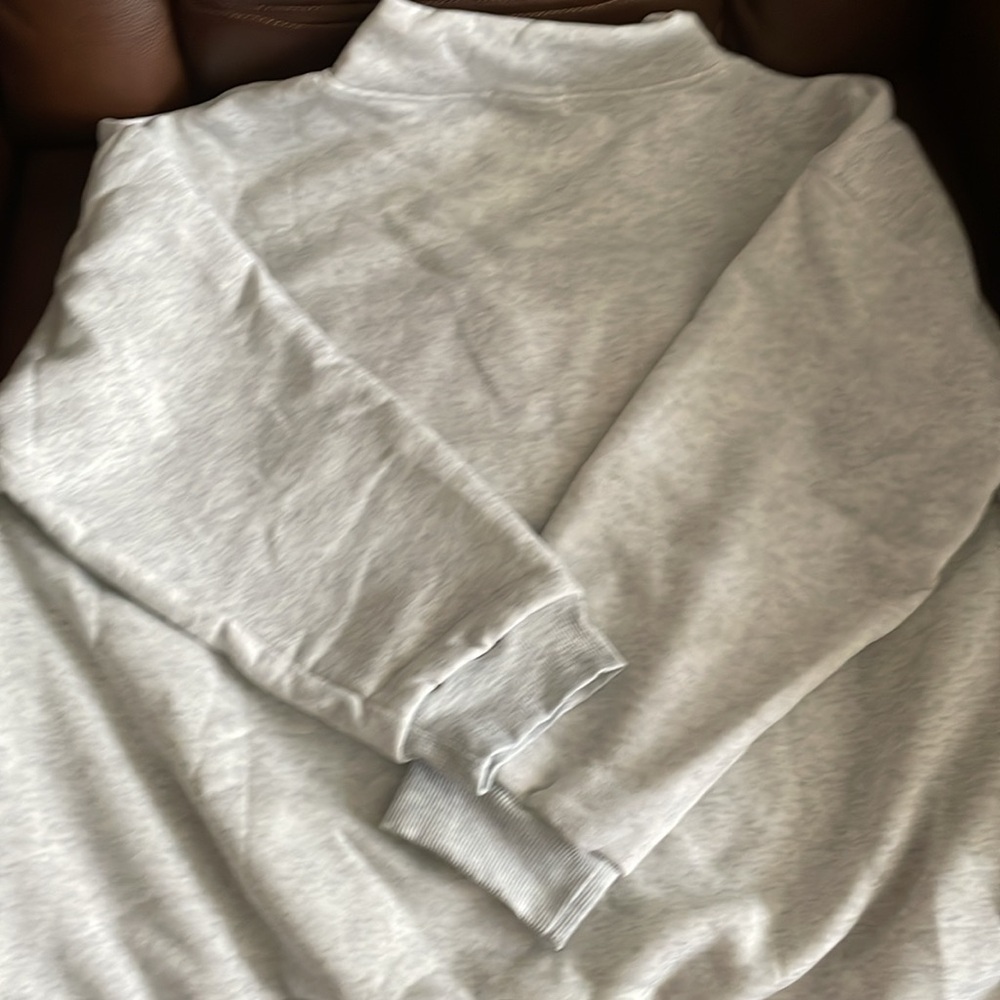 New sweatshirt size large - Picture 3 of 5